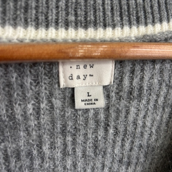 a new day size L grey preppy cardigan. Oversized. Super soft. Warm. Preppy. - Picture 3 of 8